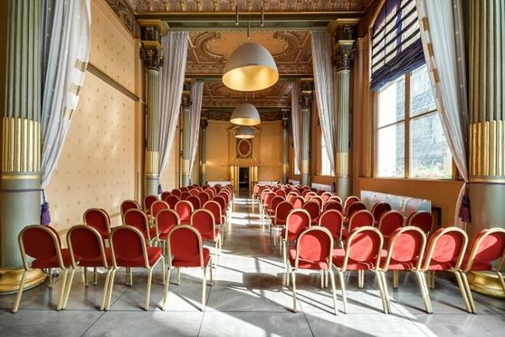 Palazzo en théâtre (130m²+34m² vestiaire ; lumière du jour)