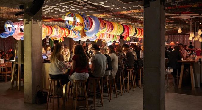 Restaurant bar