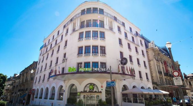 Façade