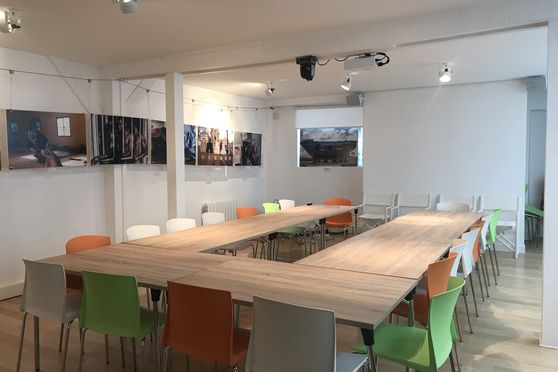 Grande salle en disposition à U (20 peronnes)