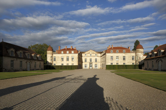 Cour d'honneur & entrée du château