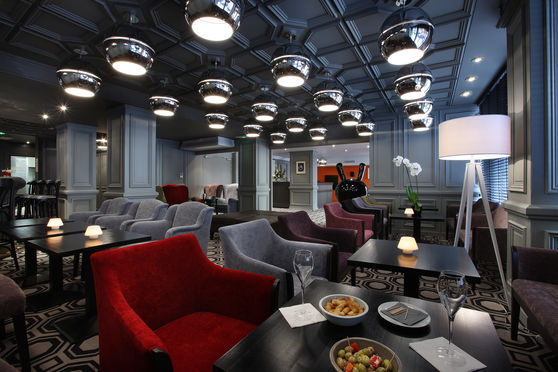 SALON BAR