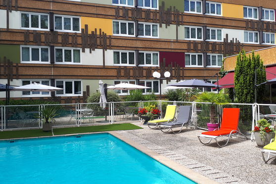 Terrasse et piscine