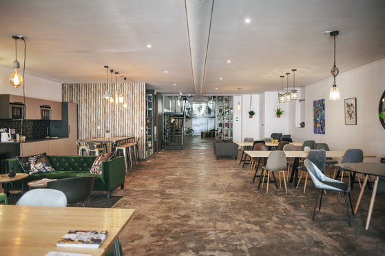 Salle 200 m² divisible avec terrasse et cuisine