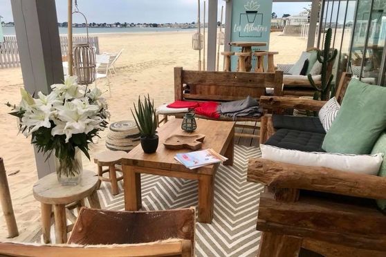 Bar - Les pieds dans le sable