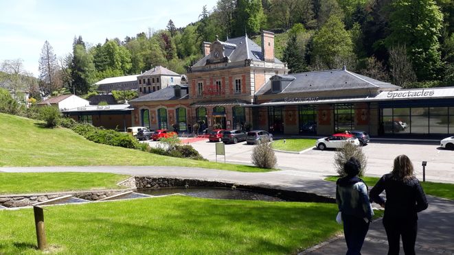 Le Casino de Plombières-les-Bains face au Parc Impérial