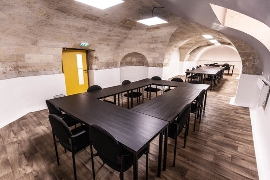 Salle 65m² vide