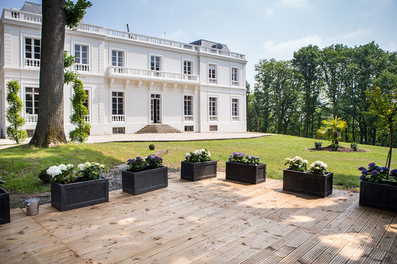 Le Château du Bois du Rocher en été