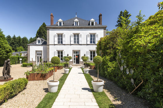 Allée principale vers la Maison