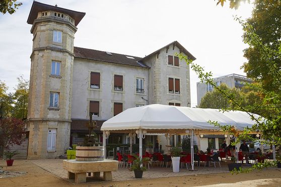 La Commanderie de Champarey ***