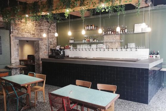 Le bar et ses 12 tirages pression