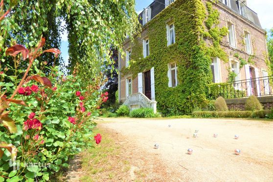 Maison de Maître 300m2. Terrain de boules.